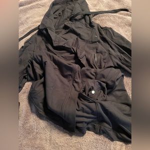 Lululemon off center zip up with shoulder snap jacket Stand up collar, VGUC